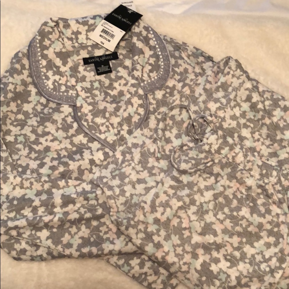 Earth Angels | NWT Women’s Long Sleeve PJ Set